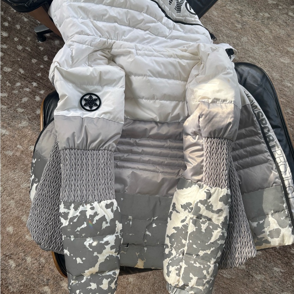 Size small. Super comfortable. - image 3